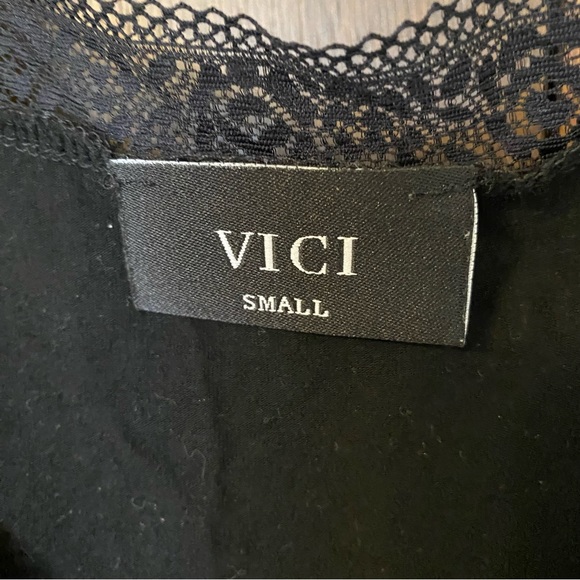 Vici Black Laced Sleeve V-Neck- S - Picture 3 of 3